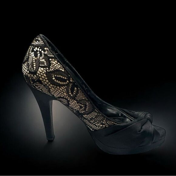 Cathy Jean Black Stilettos, High Heels with Bow & Lacey Accents l 6.5 l VGUC - Picture 10 of 13